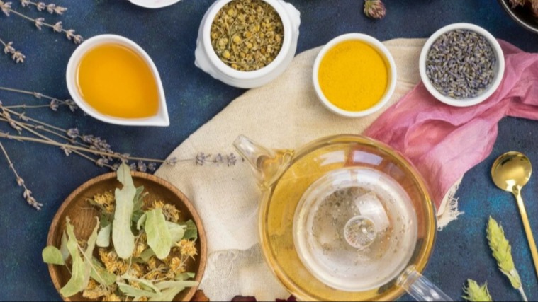 Bitkisel Çaylarla Günlük Enerji Artırıcı Rutin Bitkisel Çaylarla Günlük Enerji Artırıcı Rutin